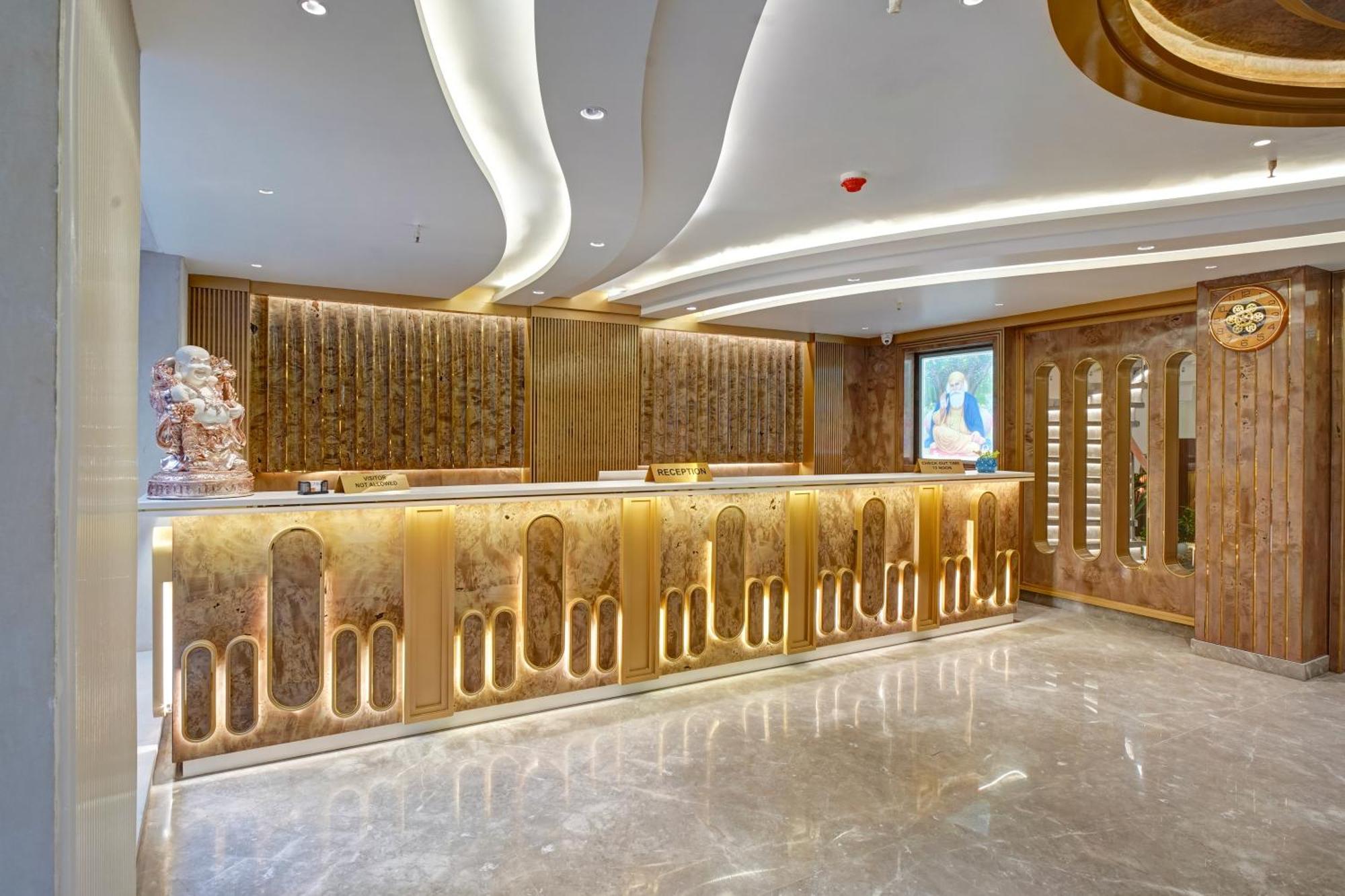 Newly Built Gold The Royal With Rooftop Restaurant - 2Mins Walk From New Delhi Rail Station & 5Mins From Connaught Place Exteriör bild