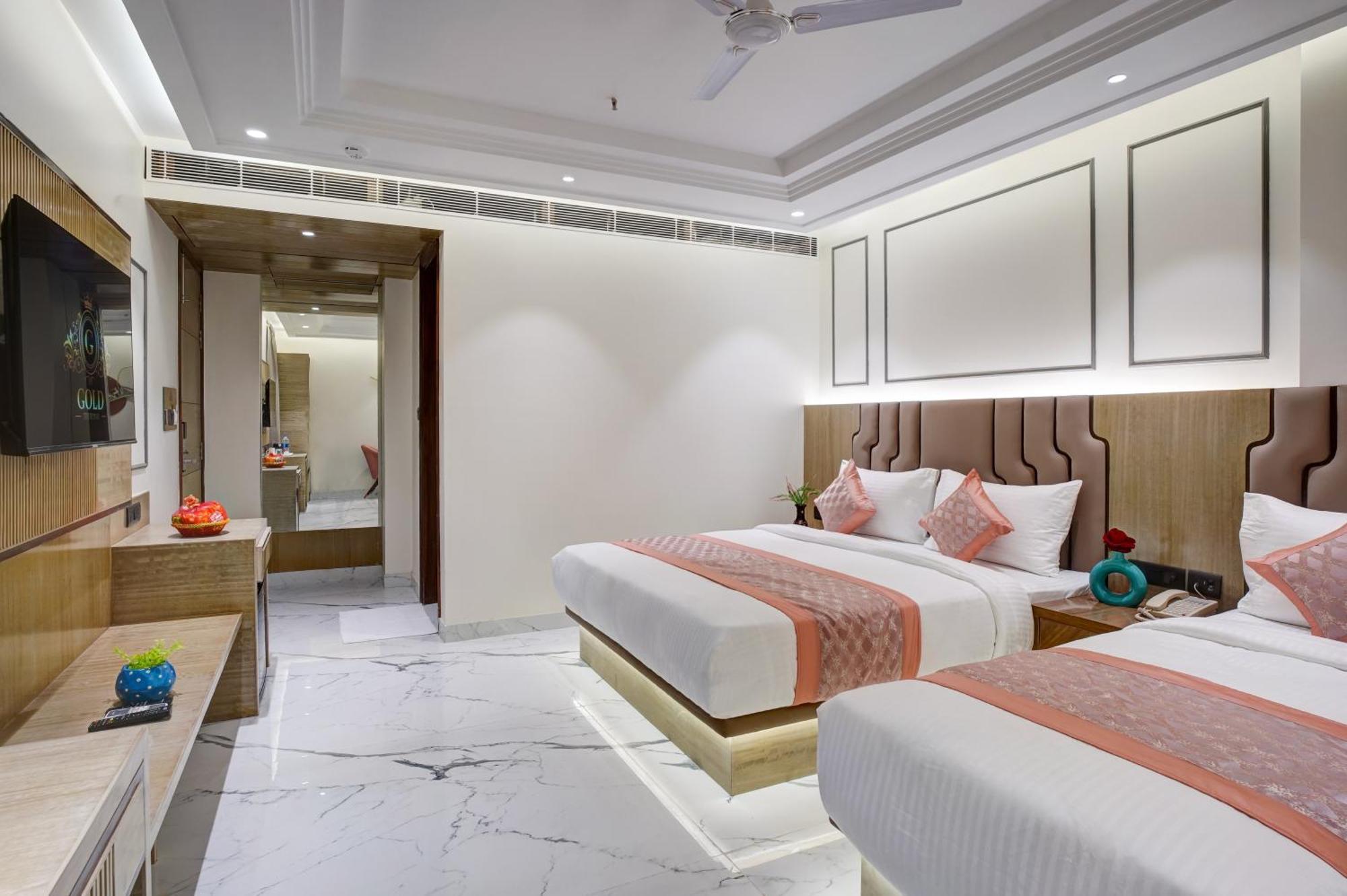 Newly Built Gold The Royal With Rooftop Restaurant - 2Mins Walk From New Delhi Rail Station & 5Mins From Connaught Place Exteriör bild