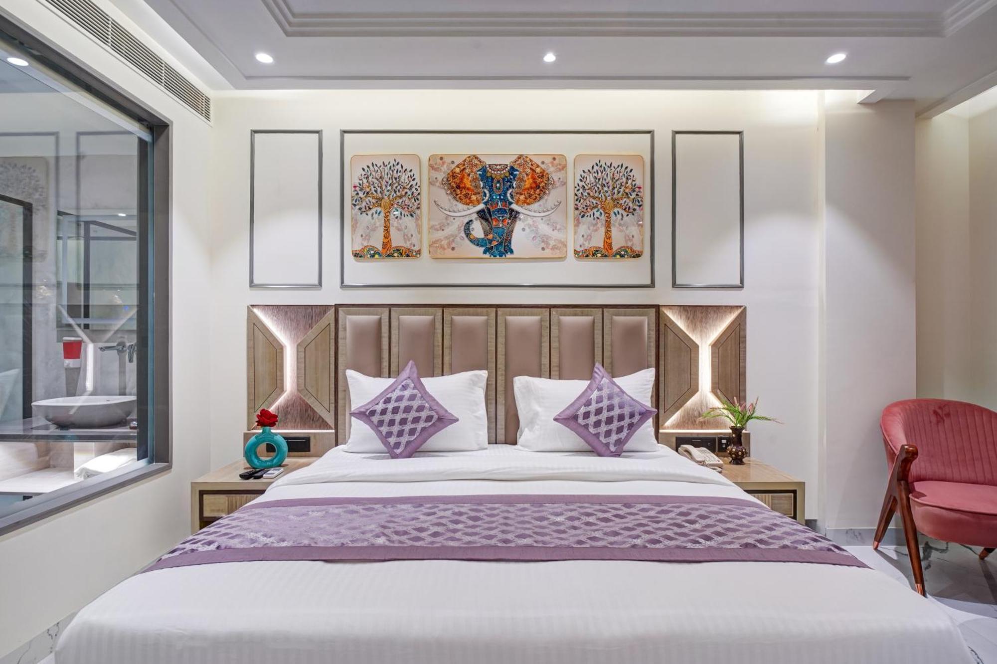 Newly Built Gold The Royal With Rooftop Restaurant - 2Mins Walk From New Delhi Rail Station & 5Mins From Connaught Place Exteriör bild