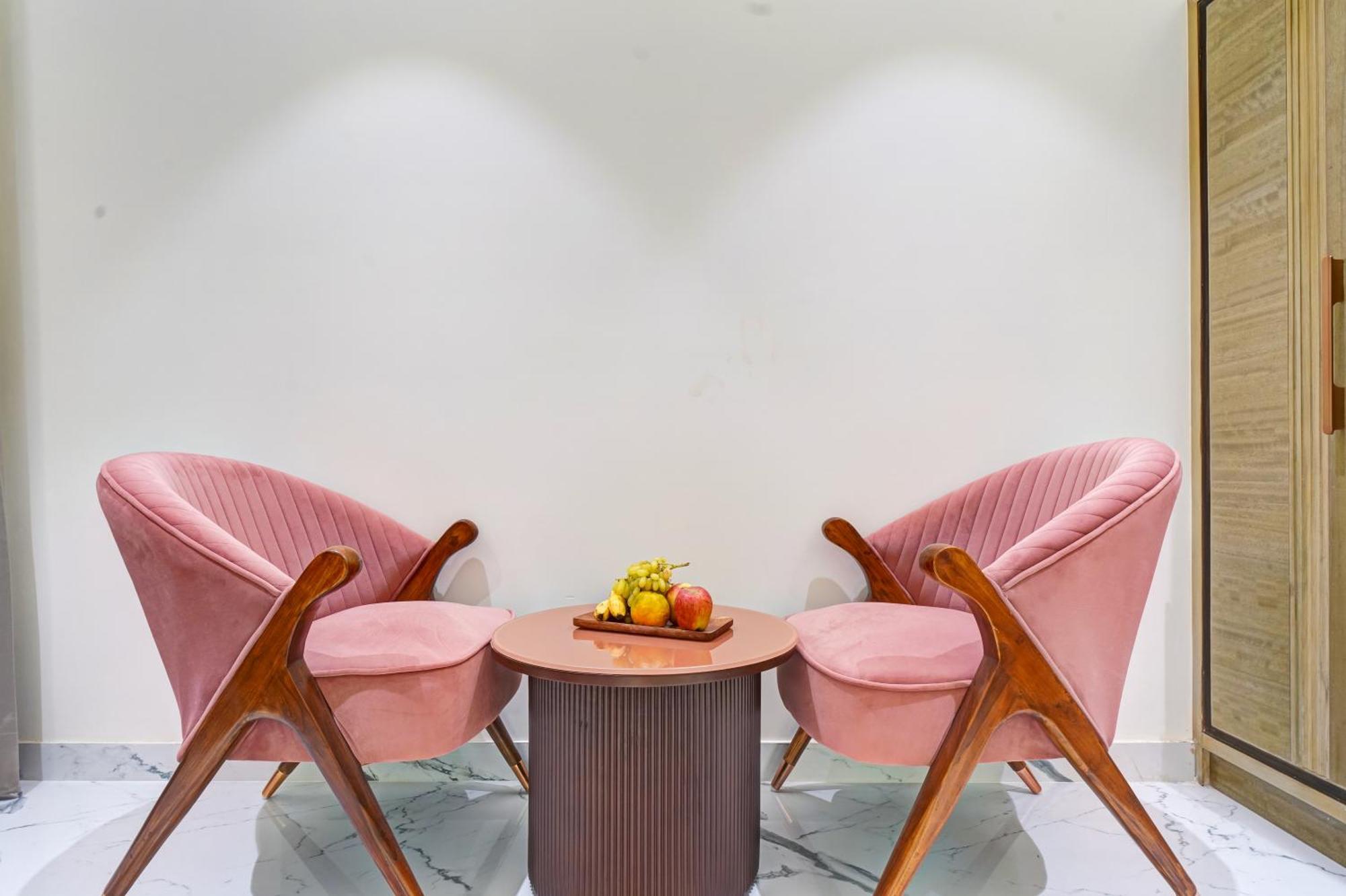 Newly Built Gold The Royal With Rooftop Restaurant - 2Mins Walk From New Delhi Rail Station & 5Mins From Connaught Place Exteriör bild